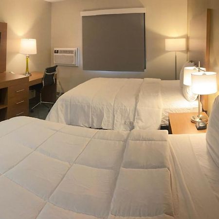 Baymont By Wyndham Oshkosh Airport Hotel Kültér fotó