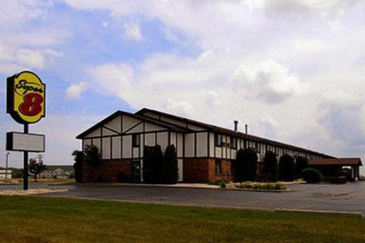 Baymont By Wyndham Oshkosh Airport Hotel Kültér fotó