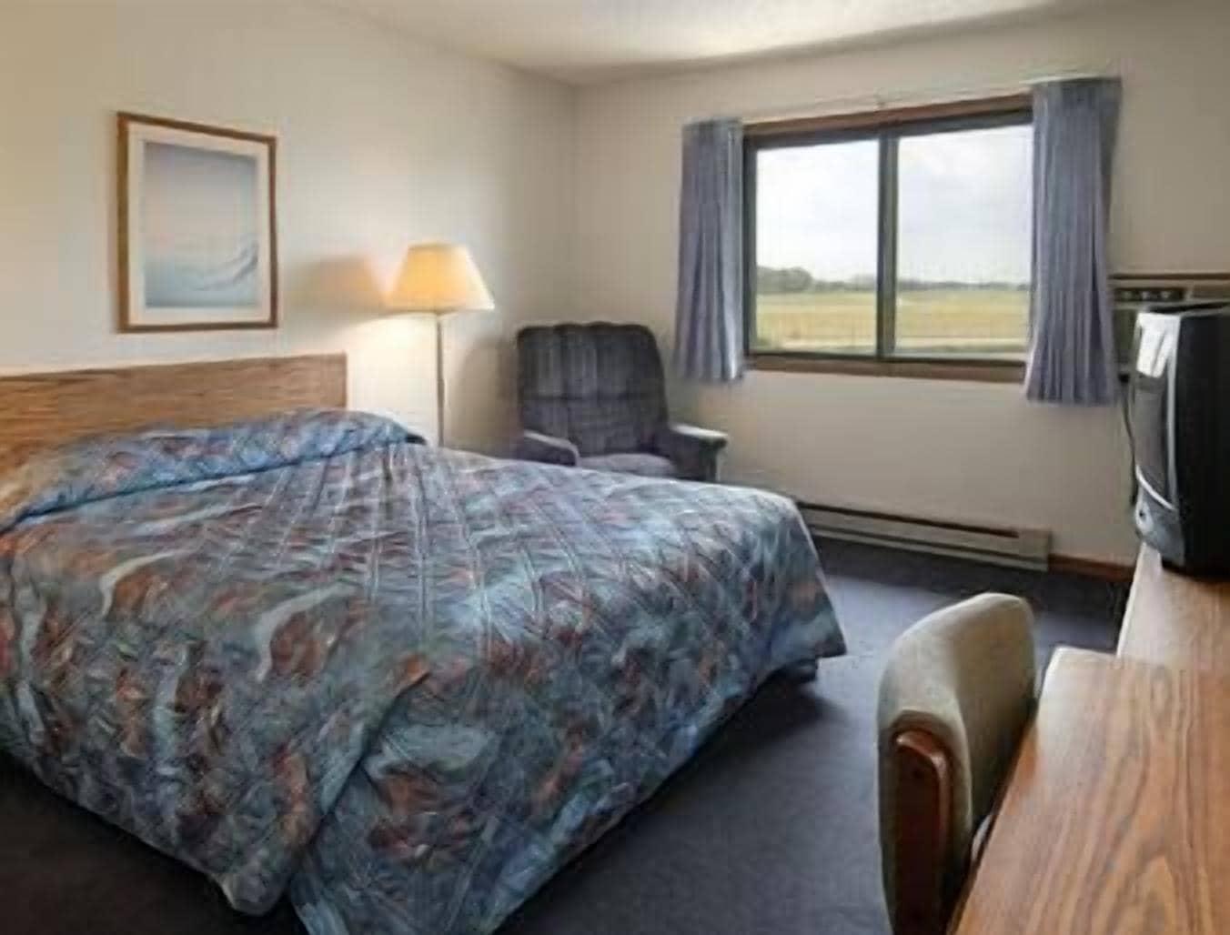Baymont By Wyndham Oshkosh Airport Hotel Szoba fotó
