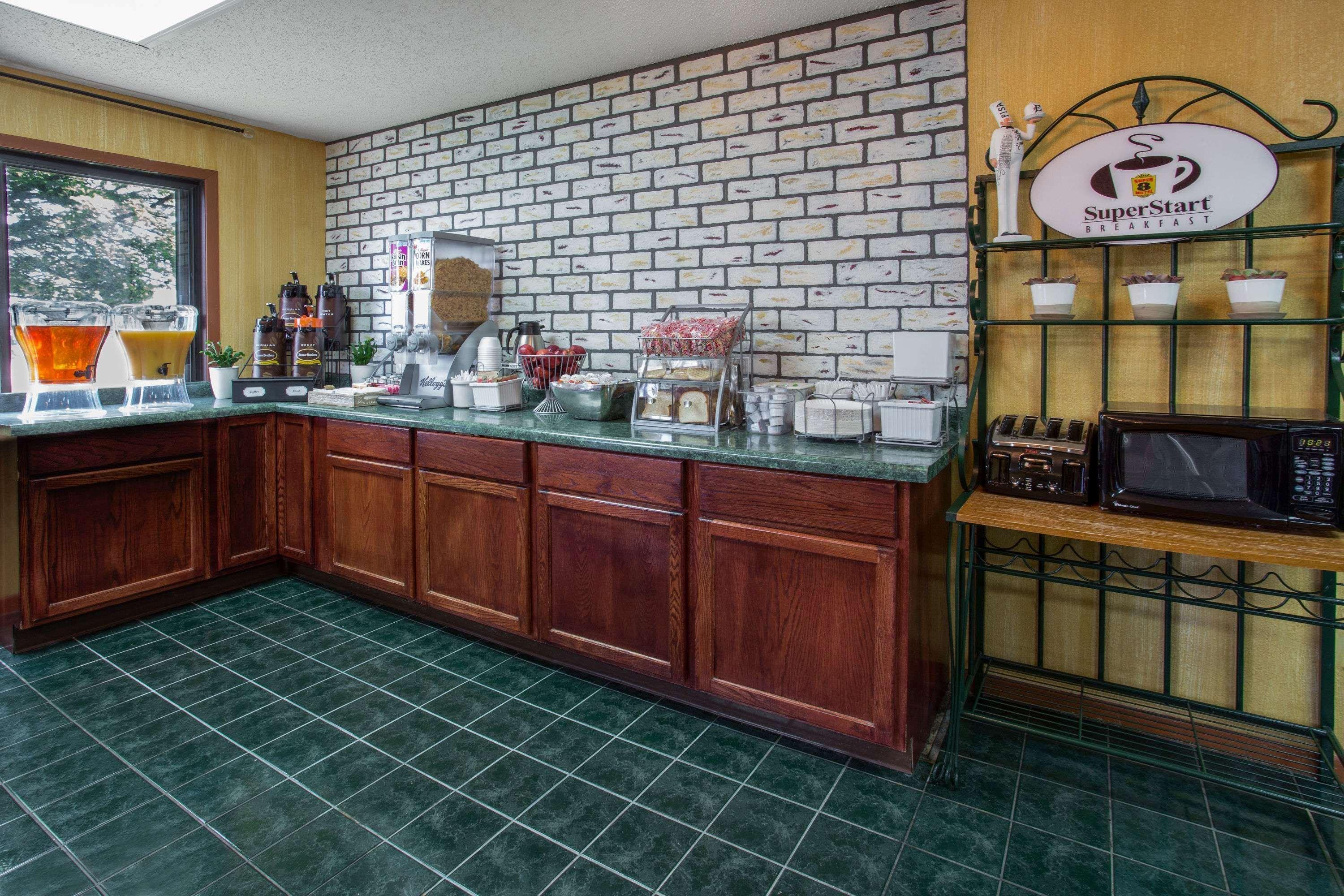 Baymont By Wyndham Oshkosh Airport Hotel Kültér fotó