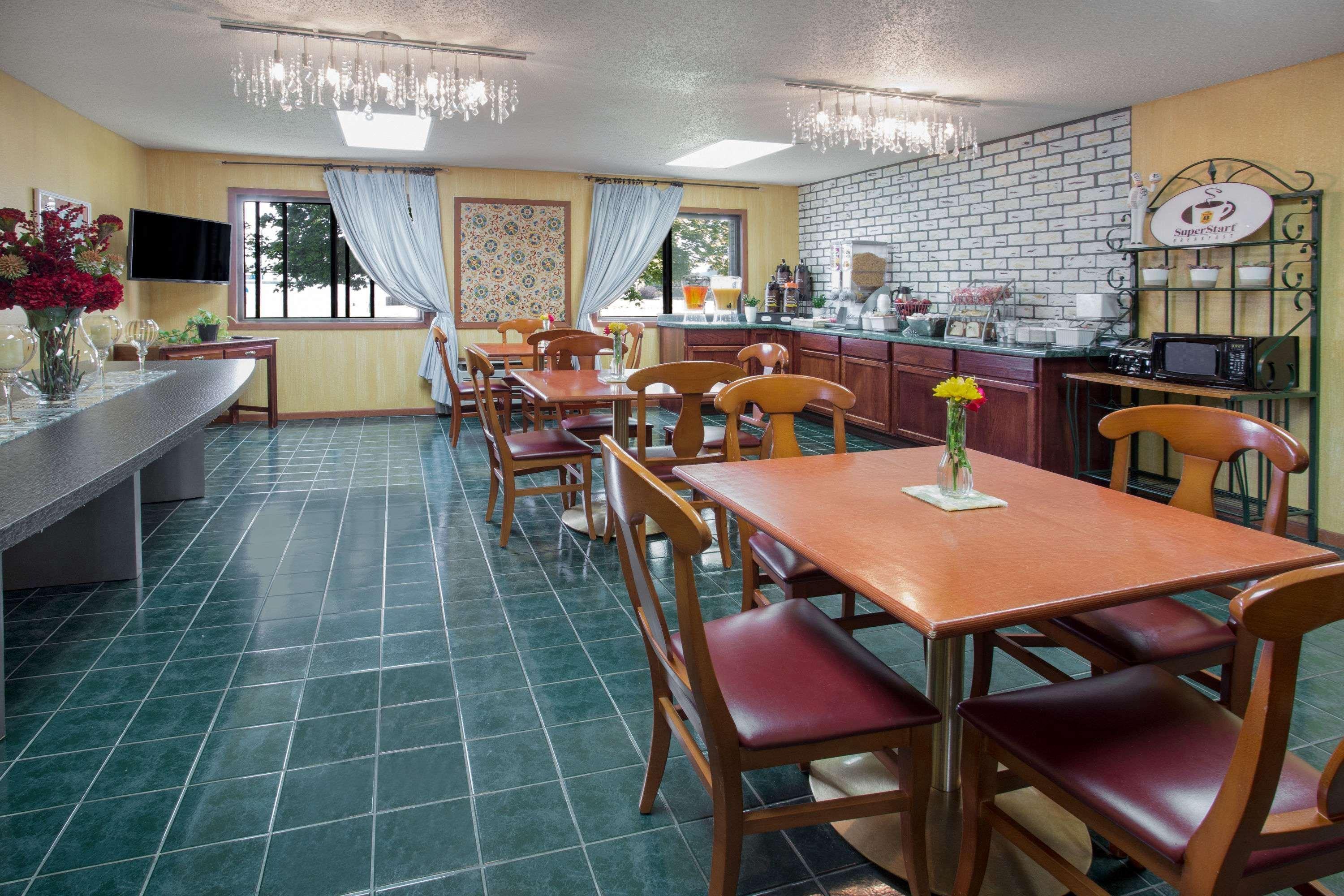 Baymont By Wyndham Oshkosh Airport Hotel Kültér fotó