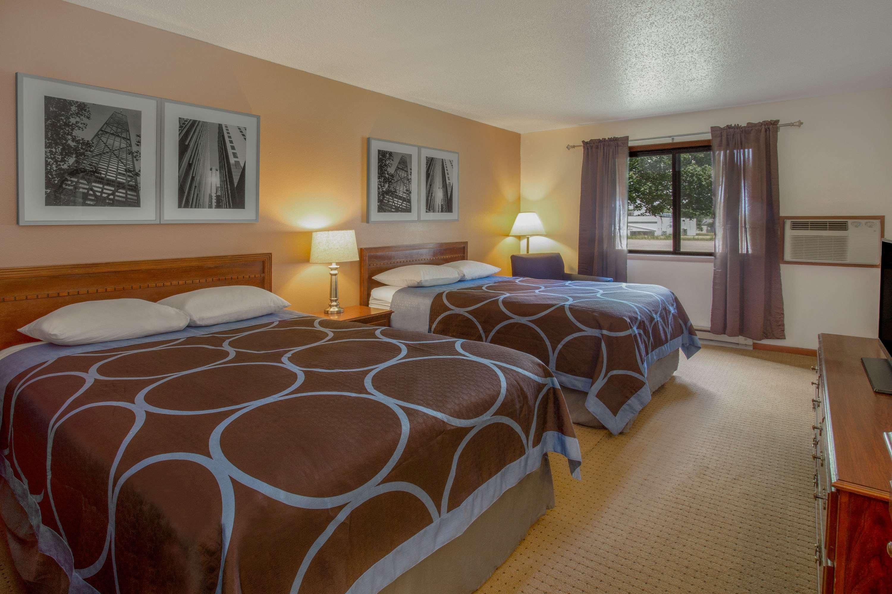 Baymont By Wyndham Oshkosh Airport Hotel Kültér fotó