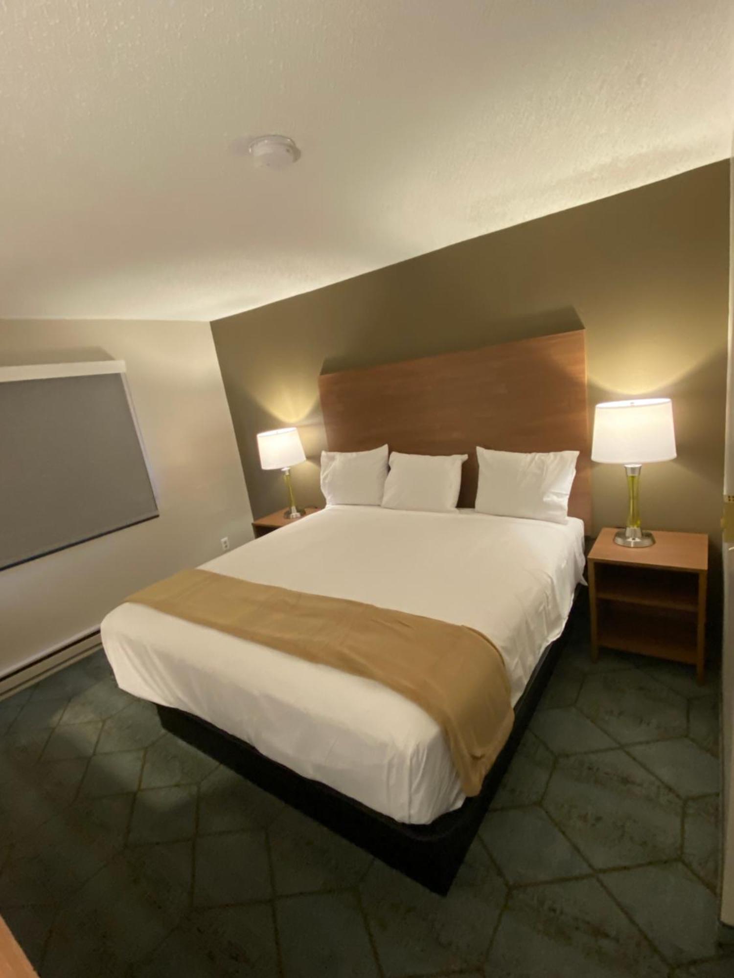 Baymont By Wyndham Oshkosh Airport Hotel Kültér fotó