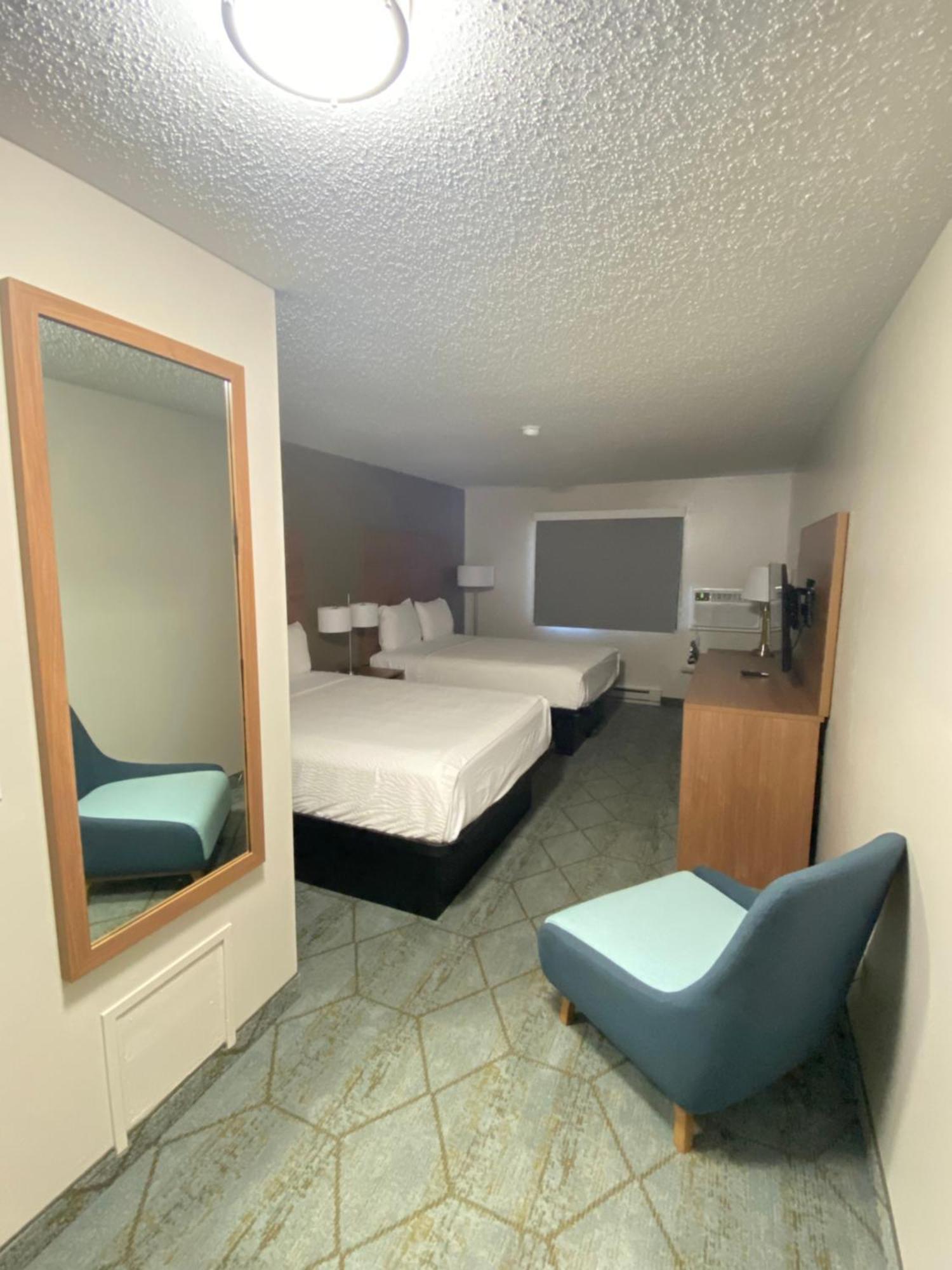 Baymont By Wyndham Oshkosh Airport Hotel Kültér fotó