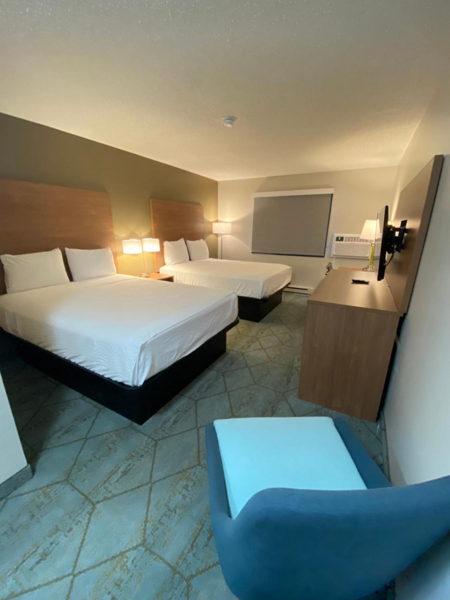 Baymont By Wyndham Oshkosh Airport Hotel Kültér fotó