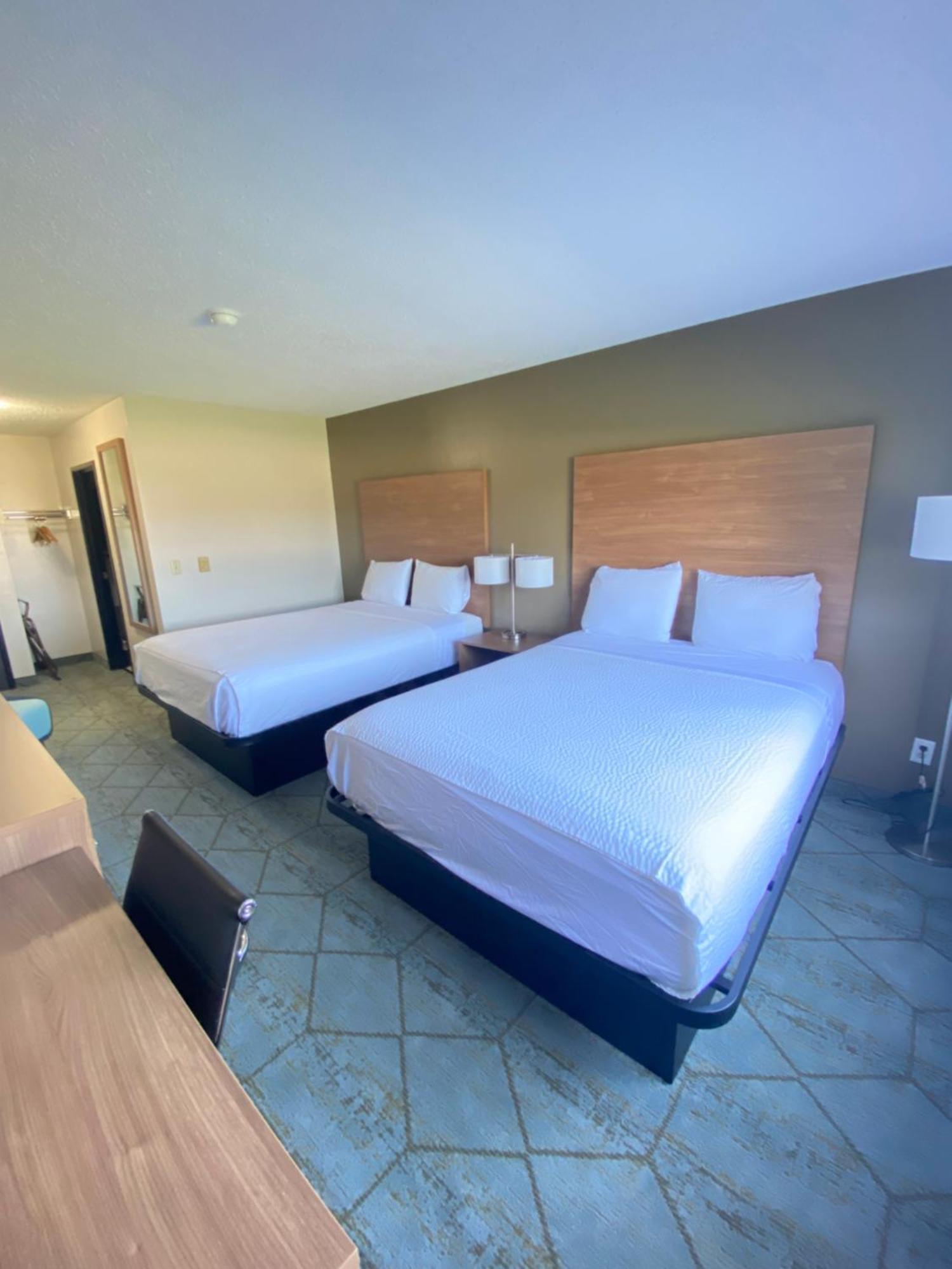 Baymont By Wyndham Oshkosh Airport Hotel Kültér fotó