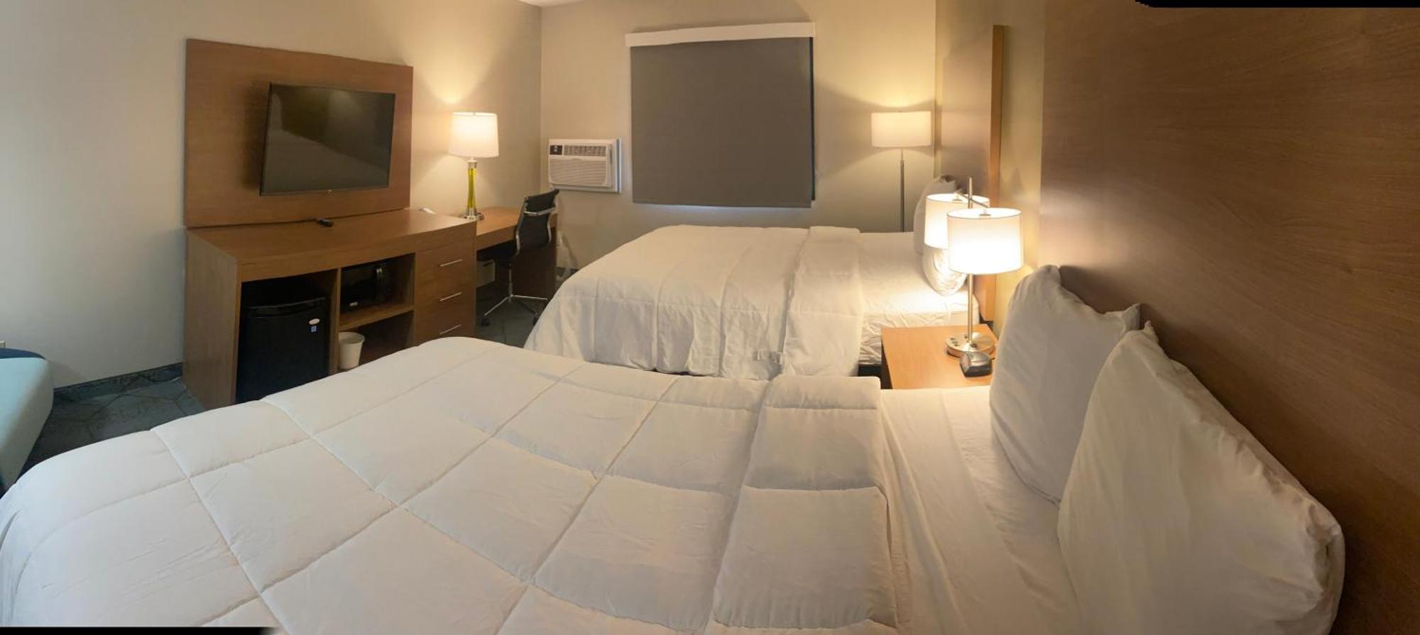 Baymont By Wyndham Oshkosh Airport Hotel Kültér fotó