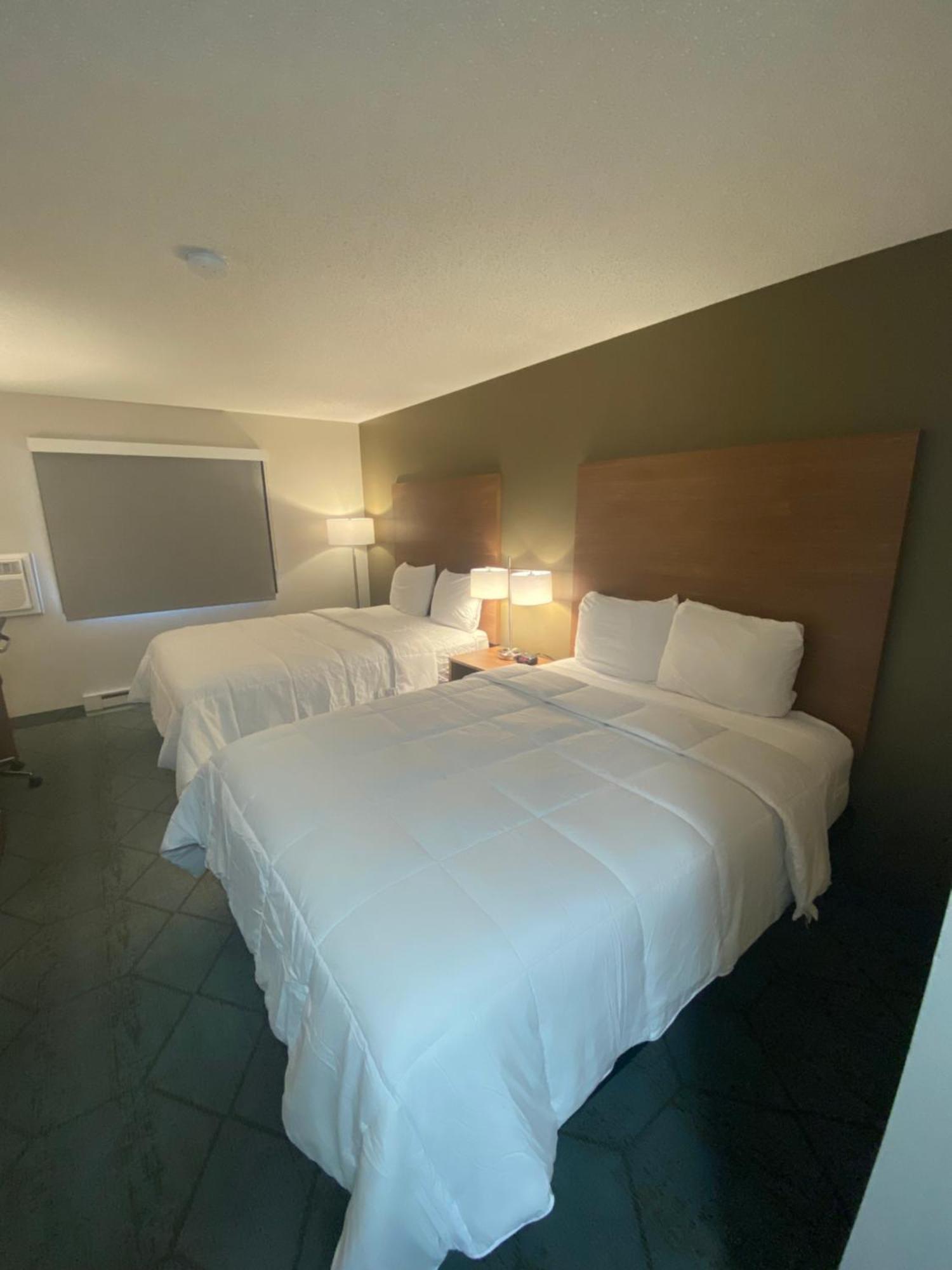Baymont By Wyndham Oshkosh Airport Hotel Kültér fotó