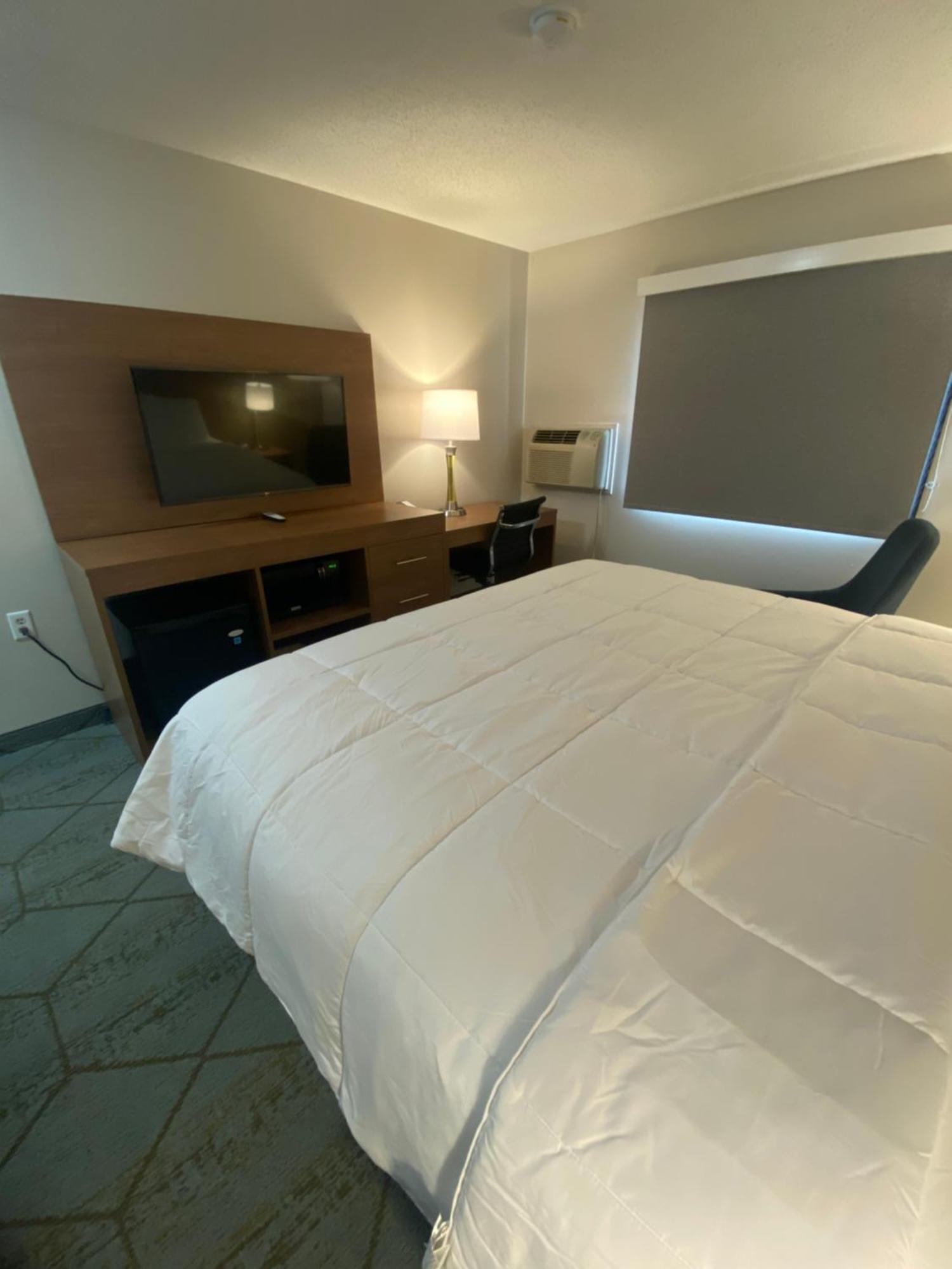 Baymont By Wyndham Oshkosh Airport Hotel Kültér fotó