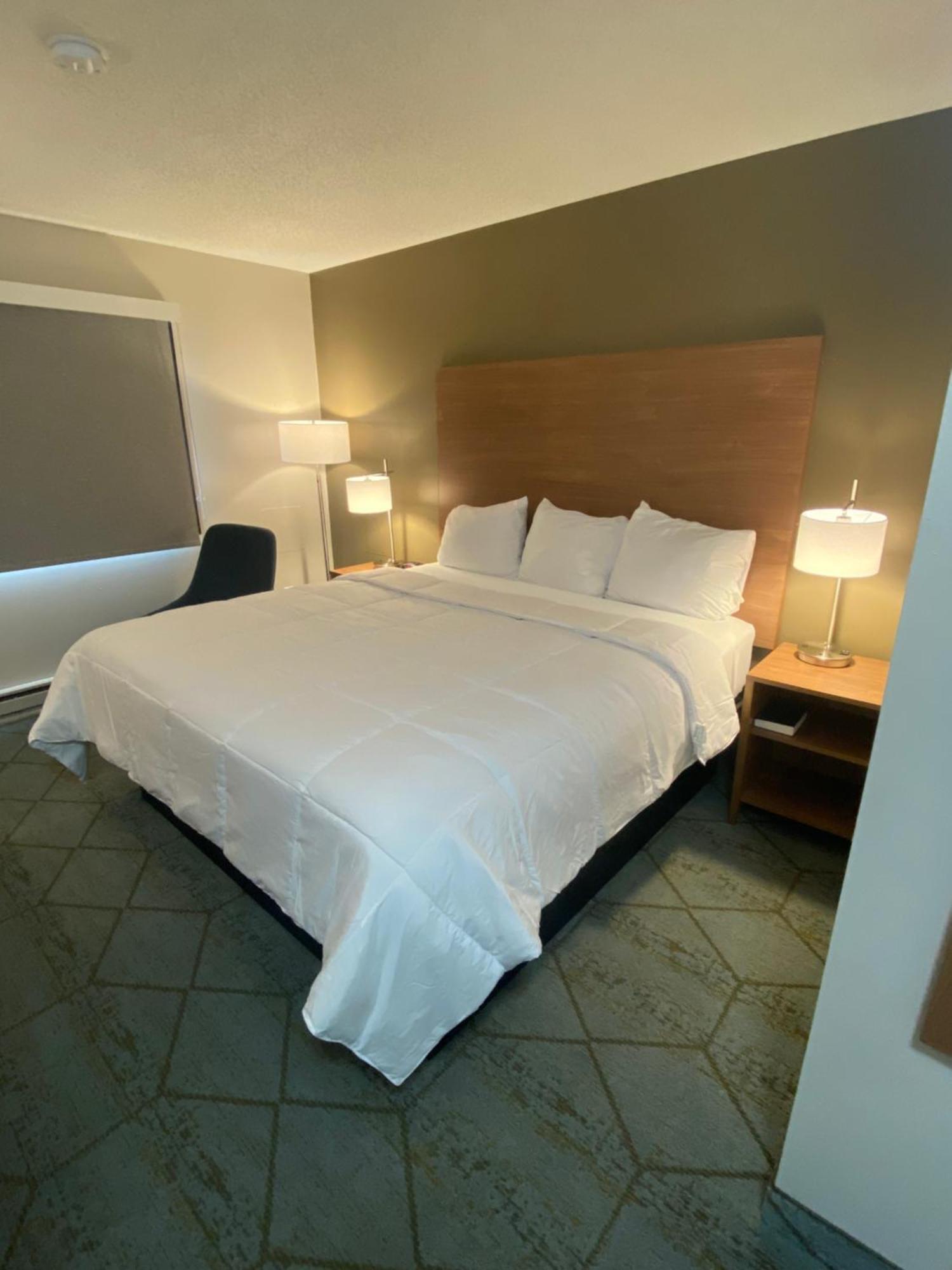 Baymont By Wyndham Oshkosh Airport Hotel Kültér fotó