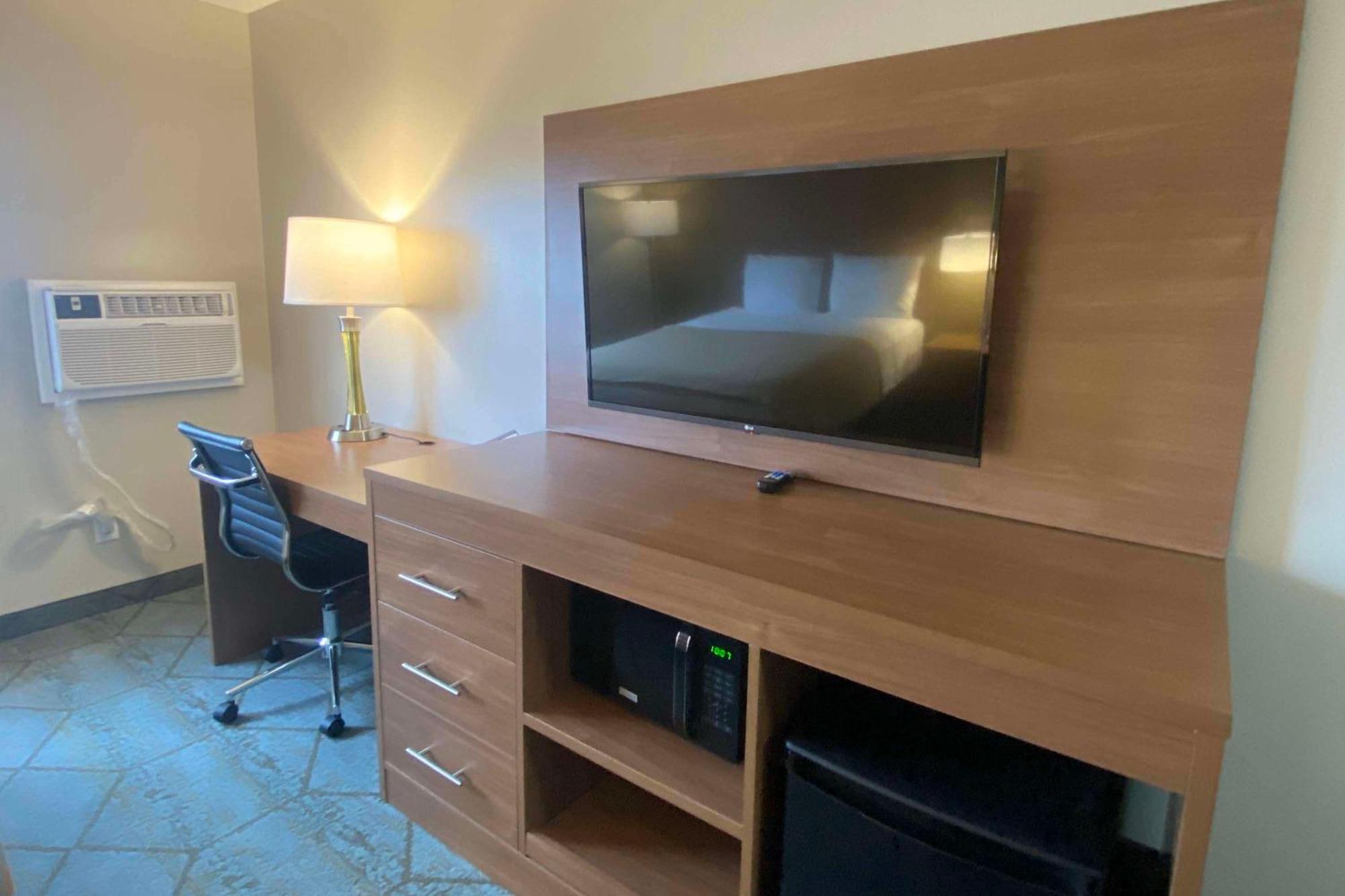 Baymont By Wyndham Oshkosh Airport Hotel Kültér fotó