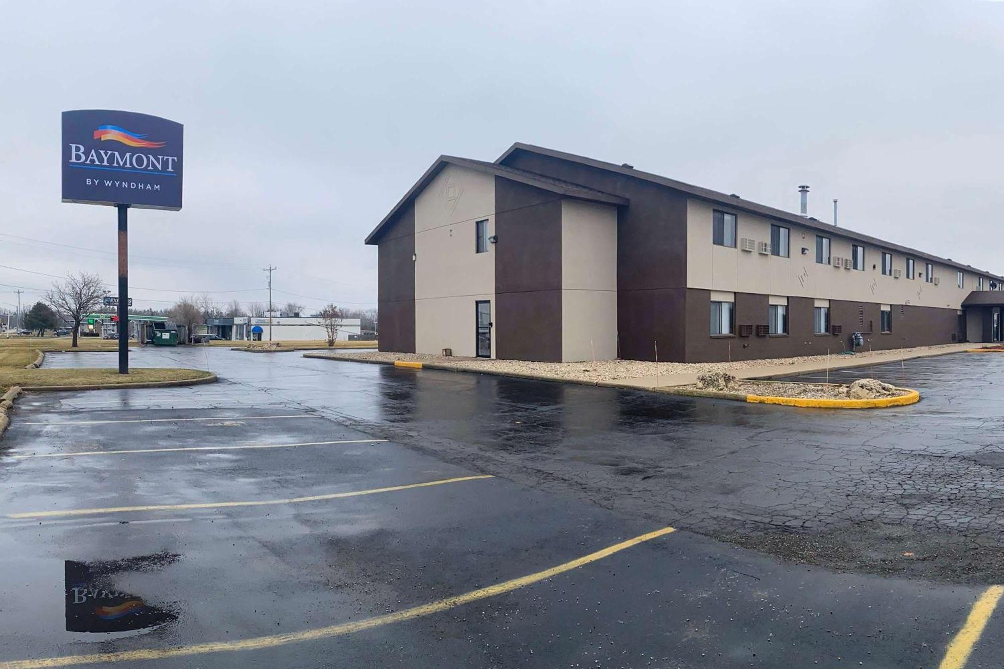 Baymont By Wyndham Oshkosh Airport Hotel Kültér fotó